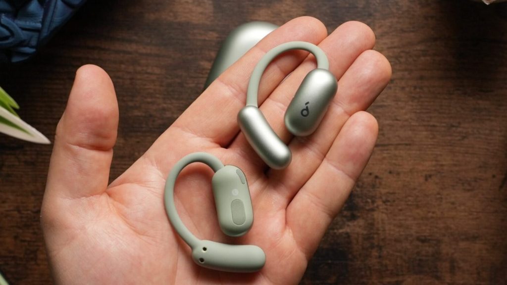 Soundcore-AeroFit-2